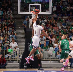 Thomas Scrubb se convierte en el jugador con mayor valoración histórica de Monbus Obradoiro