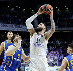Exhibición del Real Madrid para colocarse a un paso de la Final Four (95-66)