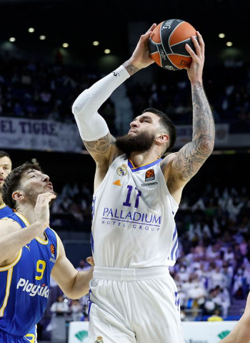 Exhibición del Real Madrid para colocarse a un paso de la Final Four (95-66)