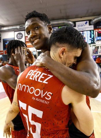 El BAXI Manresa se lleva un auténtico thriller ante Zunder Palencia (92-91)
