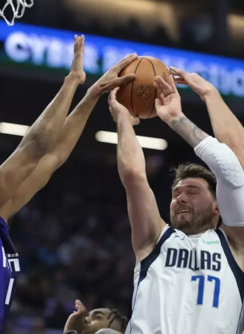 Los Mavericks arrasan Sacramento