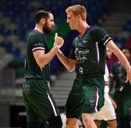 El Unicaja reacciona a tiempo frente al Monbus Obradoiro (82-76)