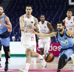 El Real Madrid se impone al Estudiantes en el primer derbi de la temporada (93-77)
