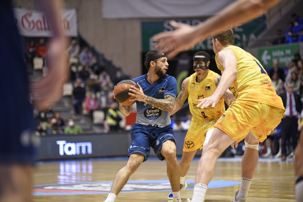 La mejor primera parte de Monbus Obradoiro los deja con pie y medio en ACB (106-97)