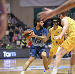 La mejor primera parte de Monbus Obradoiro los deja con pie y medio en ACB (106-97)