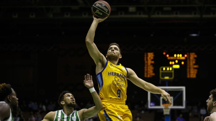 Agónico triunfo en un final de infarto del Herbalife Gran Canaria (76-77)