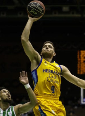 Agónico triunfo en un final de infarto del Herbalife Gran Canaria (76-77)