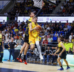 El Dreamland Gran Canaria se lleva la Copa Isola (84-81)