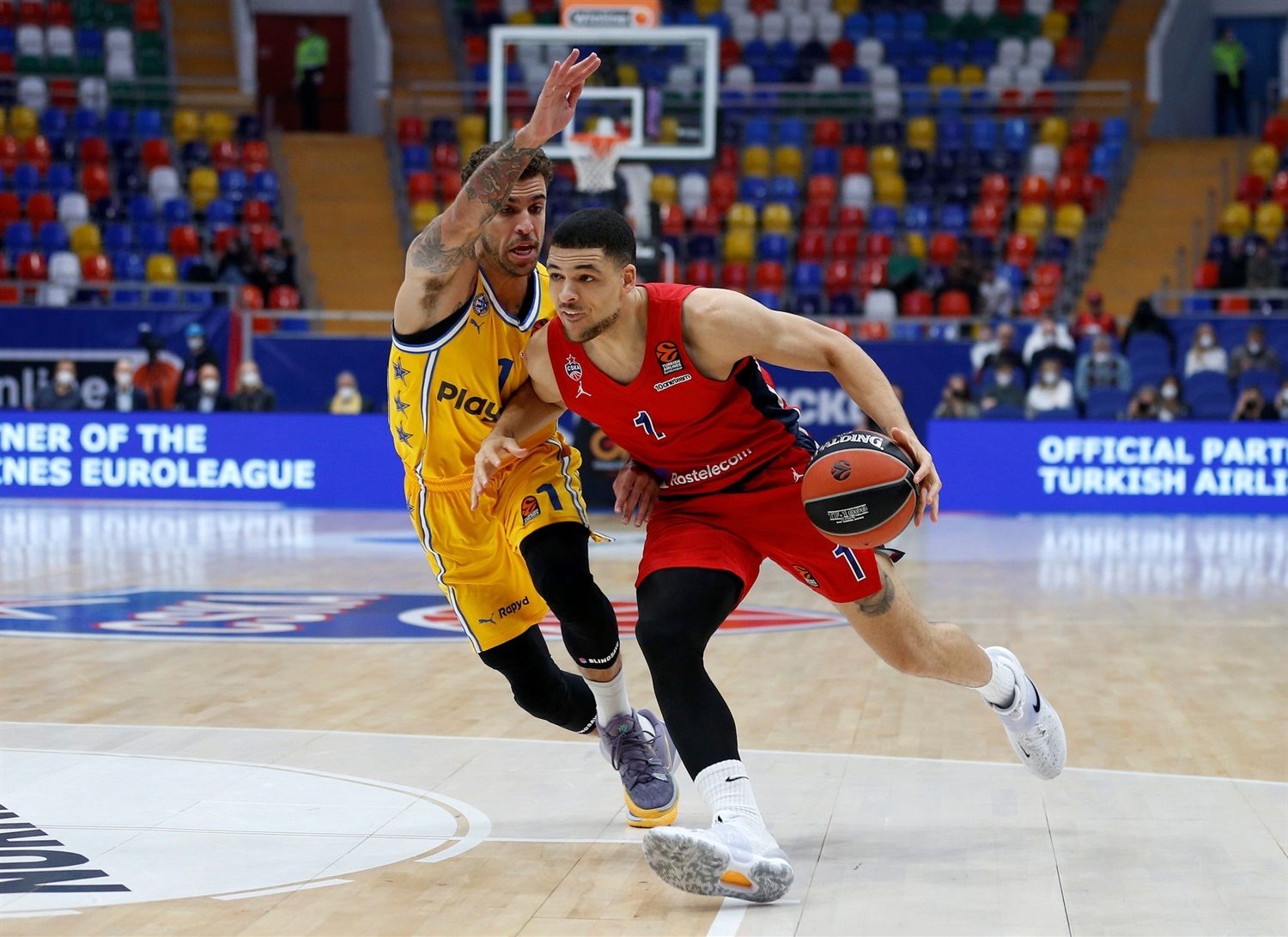 El CSKA rompe su mala racha con su victoria ante el Maccabi (74-73)