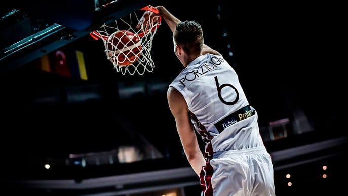 Porzingis se divierte a costa de Gran Bretaña (97-92)