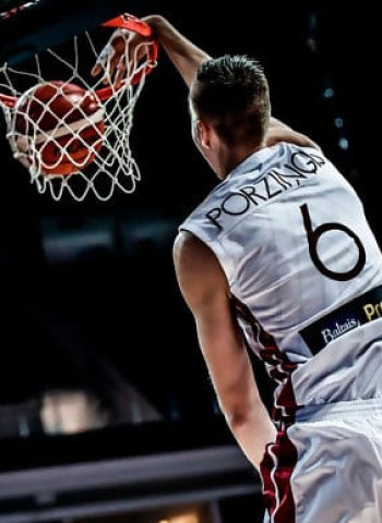 Porzingis se divierte a costa de Gran Bretaña (97-92)