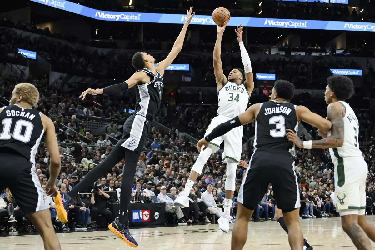 Antetokounmpo y Wembanyama nos ofrecen un soberbio duelo