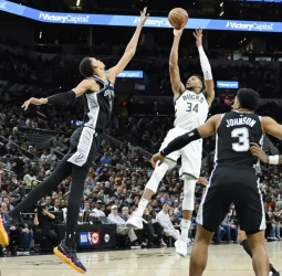 Antetokounmpo y Wembanyama nos ofrecen un soberbio duelo