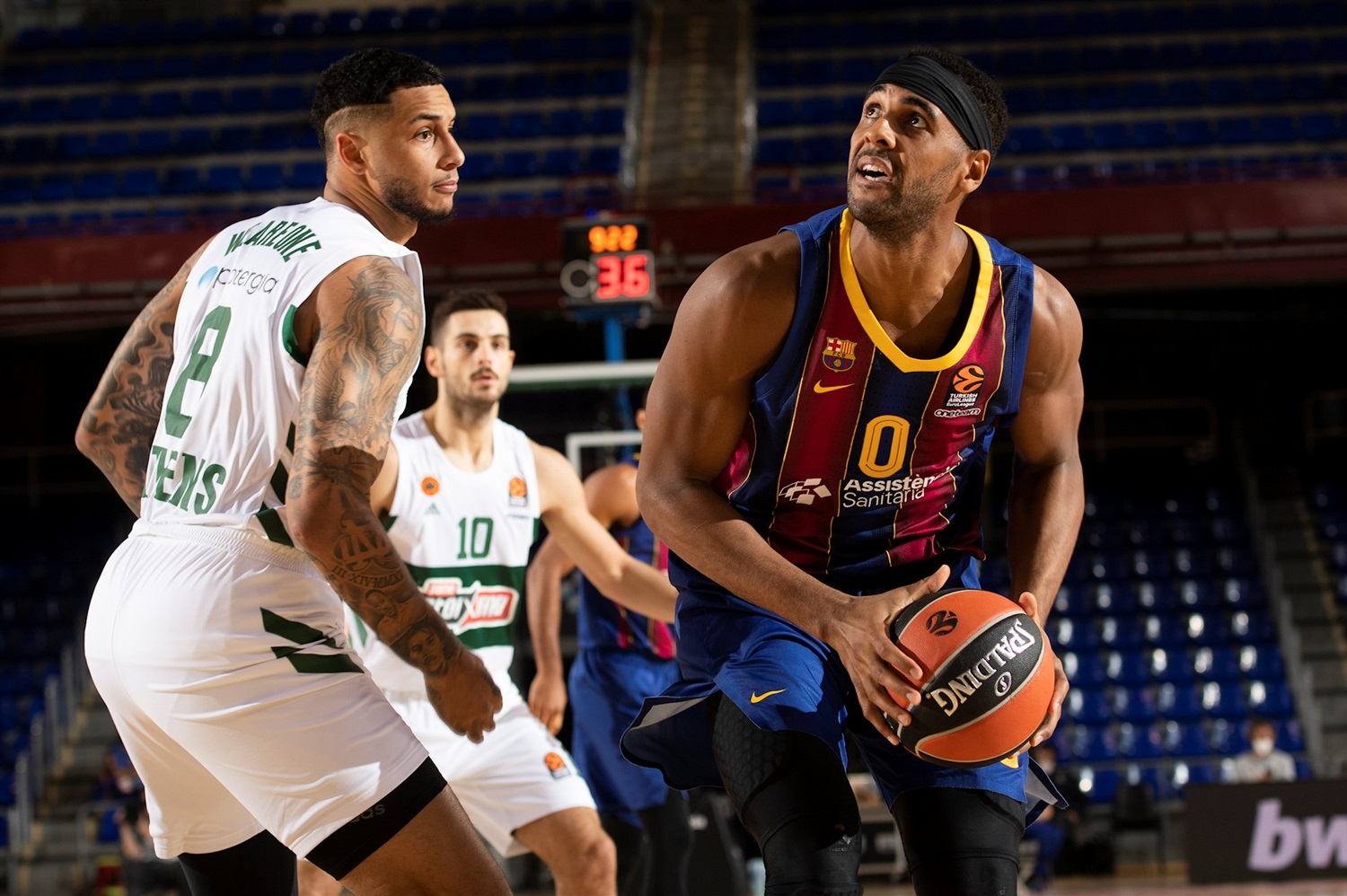 El Barcelona negocia la renovación de Brandon Davies