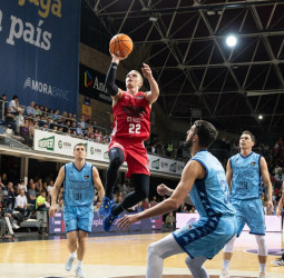 El UCAM Murcia gana en el Principado de Andorra, 71-83