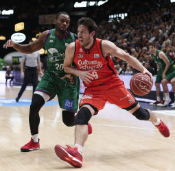 Batalla ganada por el Valencia Basket (81-77) antes de la gran guerra de las Eurocup Finals