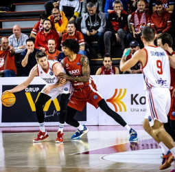 El Baxi Manresa reacciona y vence al Bahcesehir (90-72)