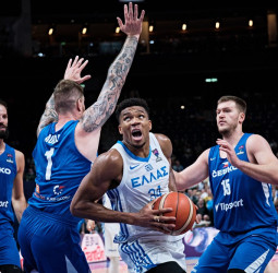 Giannis lleva a Grecia a escapar de los checos (94-88)