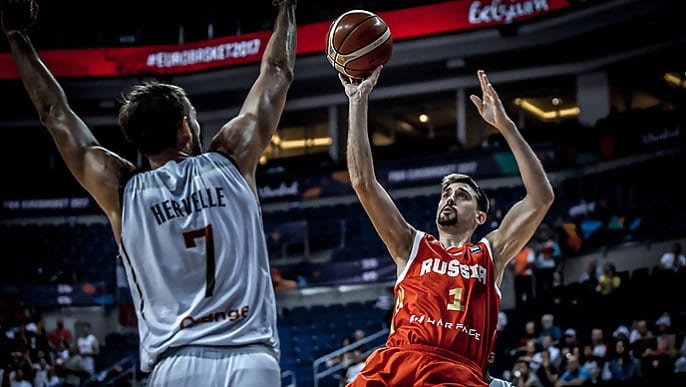Shved continúa liderando a una invicta Rusia (67-76)