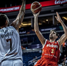 Shved continúa liderando a una invicta Rusia (67-76)