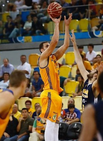 El tercer cuarto deja sin opciones al UCAM Murcia (74-64)