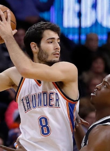 Alex Abrines pasa por quirófano