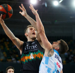 Surne Bilbao arrebata al Breogán la 10ª plaza y el average (83-66)