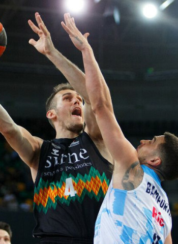 Surne Bilbao arrebata al Breogán la 10ª plaza y el average (83-66)