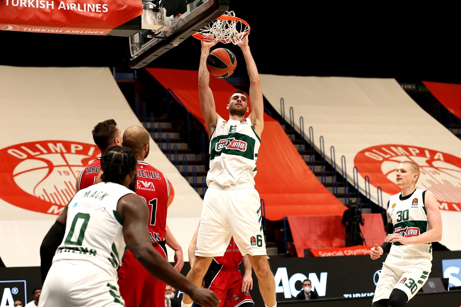 Un Panathinaikos de menos a más supera al Armani Milán (77-80)