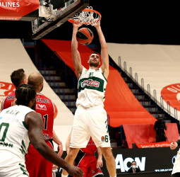 Un Panathinaikos de menos a más supera al Armani Milán (77-80)