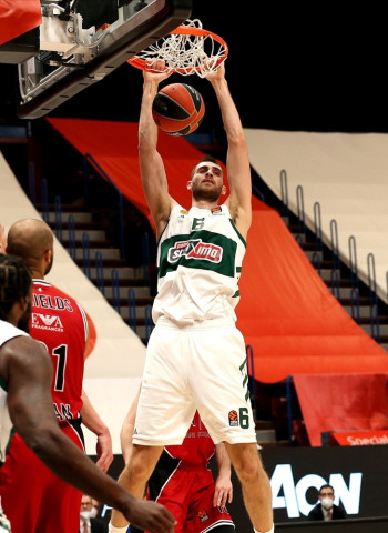 Un Panathinaikos de menos a más supera al Armani Milán (77-80)