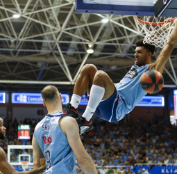 El Río Breogán desata la locura con el triunfo de la salvación (97-92)