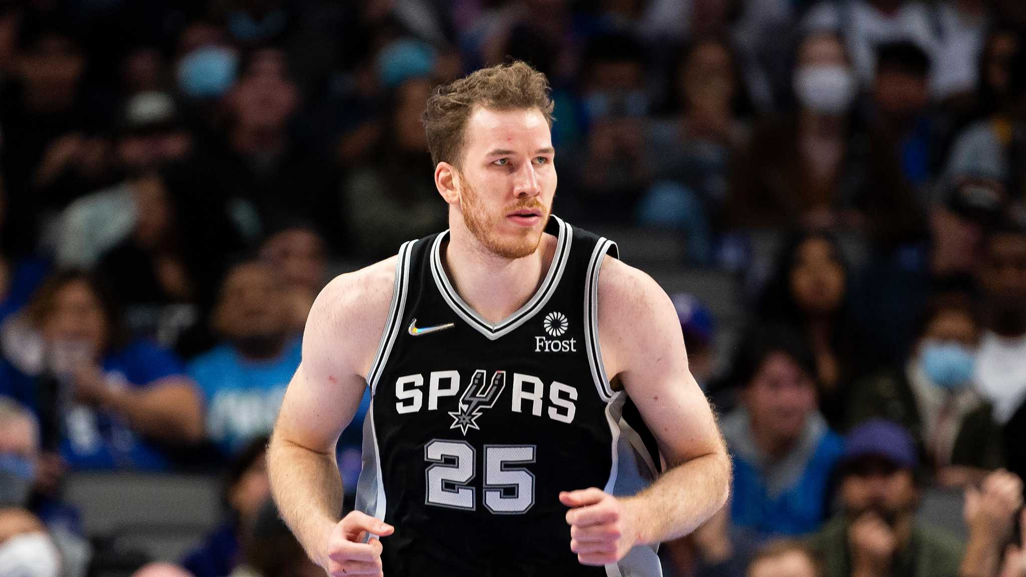 Raptors y Celtics, detrás de Jakob Poeltl