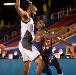 Un Barcelona de menos a más, supera al Armani Milán (87-71)