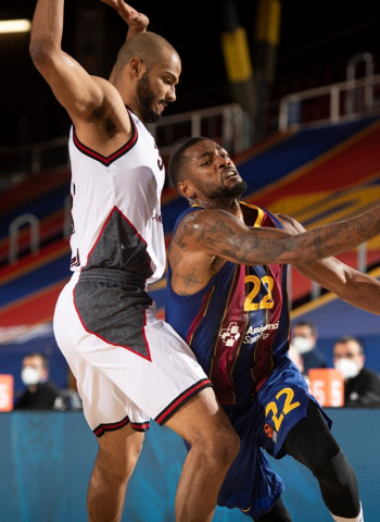 Un Barcelona de menos a más, supera al Armani Milán (87-71)