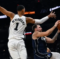 Doncic le da la bienvenida a la NBA a Wembanyama