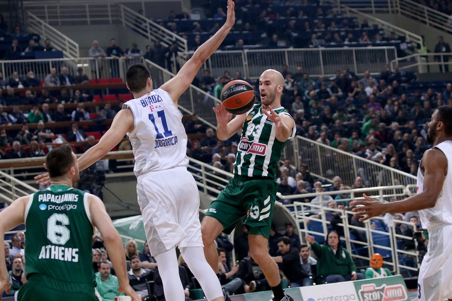 Panathinaikos vence con un sideral Calathes, y será rival del Real Madrid en los playoffs (87-67)