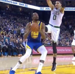 Los Rockets superan a los Raptors, y los Celtics asaltan el feudo de los Warriors