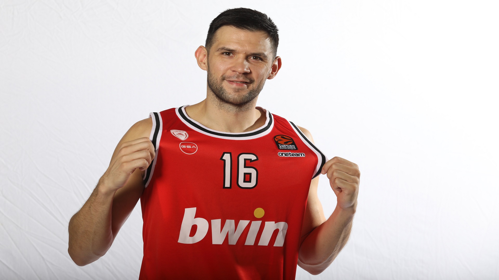 Kostas Papanikolaou, tres temporadas más en el Olympiacos