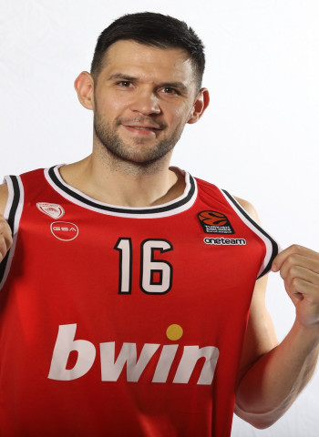 Kostas Papanikolaou, tres temporadas más en el Olympiacos