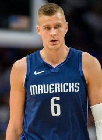 Kristaps Porzingis a los Wizzards, a cambio los Mavericks reciben a Spencer Dinwiddie y Davis Bertans