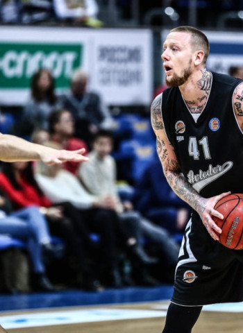 Nick Minnerath ficha por los Shanghai Sharks