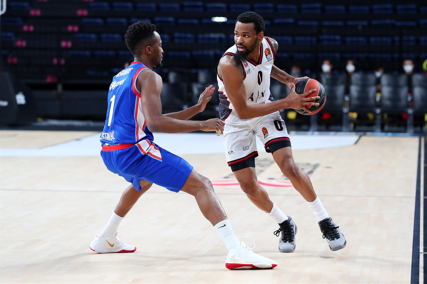 El Armani Milán supera al Anadolu Efes en un disputado duelo (69-72)