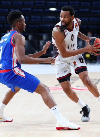 El Armani Milán supera al Anadolu Efes en un disputado duelo (69-72)