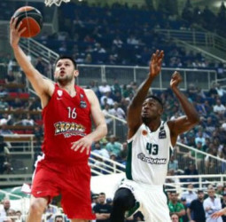 Olympiacos hace lo que nadie pudo hacer en Grecia, ganar al Panathinaikos (65-75)