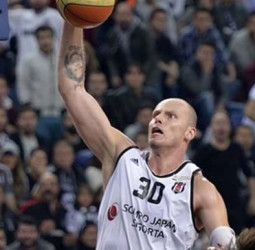 Maciej Lampe cerca de fichar por el Shenzhen Leopards chino
