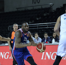 Anadolu Efes y Fenerbahce ganan en la TBL turca