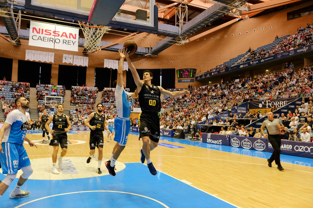 Más pasión que poder en el Monbus Obradoiro (79-90)