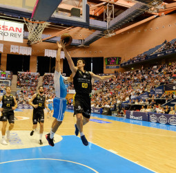 Más pasión que poder en el Monbus Obradoiro (79-90)