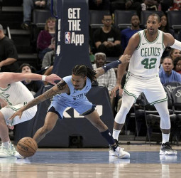 Los Celtics coronan una gira perfecta, 117-103